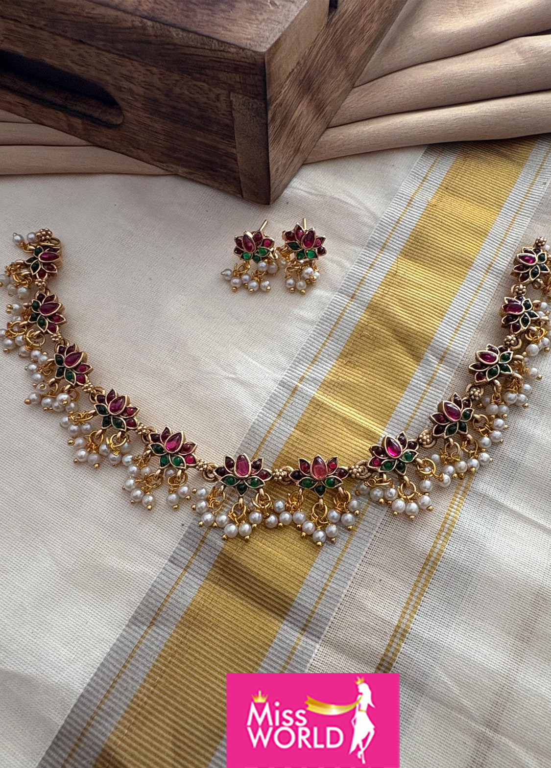 Cute Lotus  Neck Set