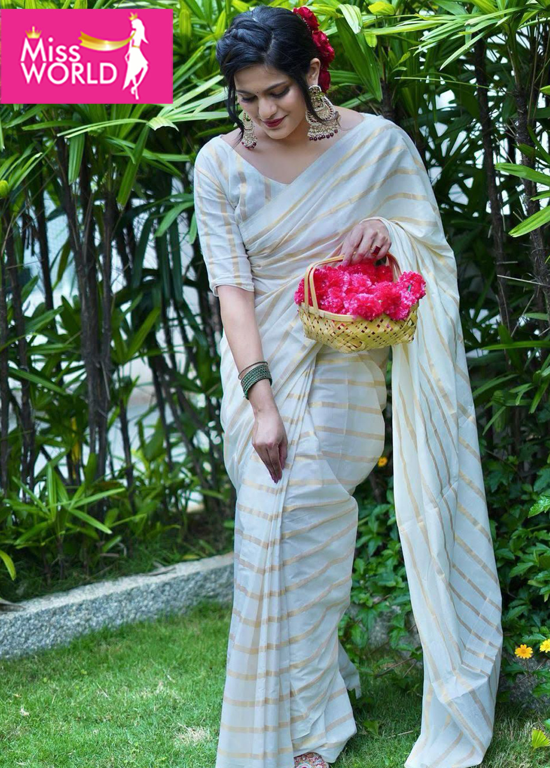 Golden Lines Cotton Saree with Tussels - Image 2
