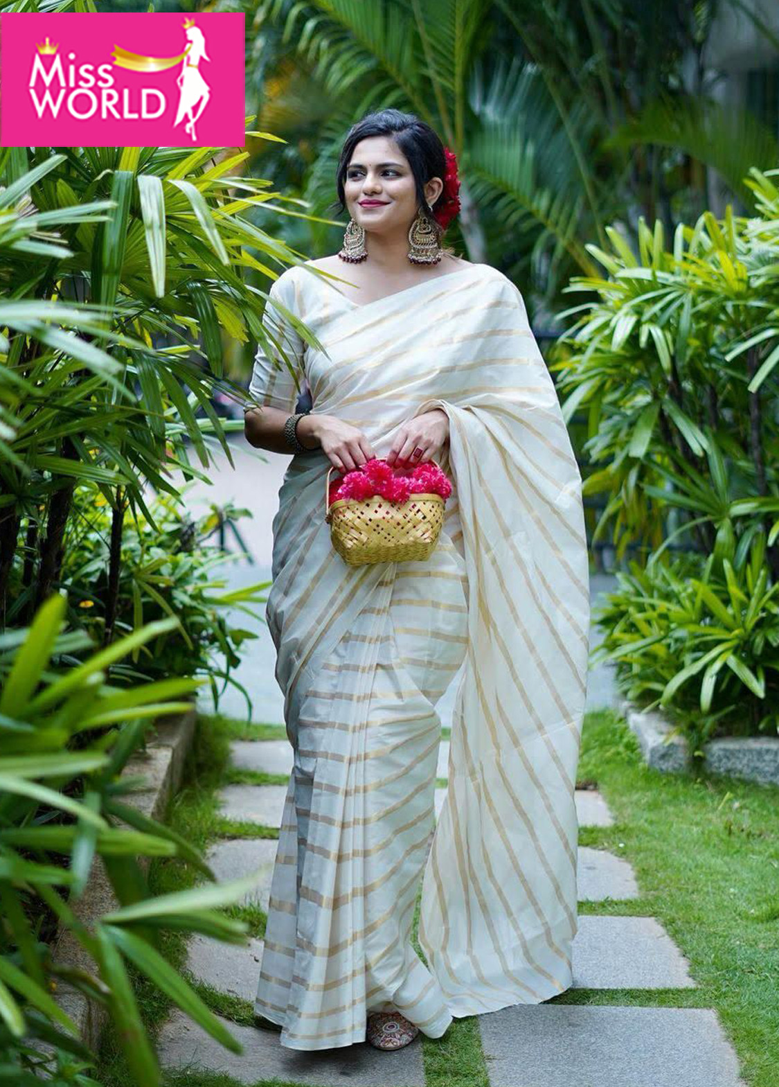 Golden Lines Cotton Saree with Tussels - Image 6