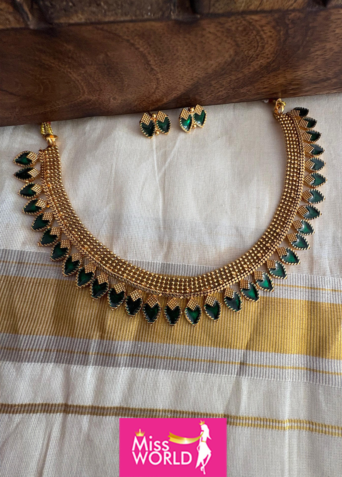 Traditional Necklace GREEN